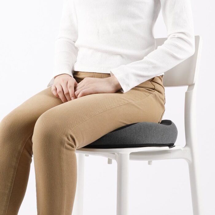 כרית עם חור3 כרית עם חור3